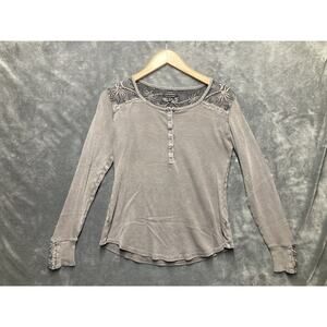 Lucky Brand Henley Top Woman’s M Gray Waffle Knit Buttons Bella Swan Embroidered